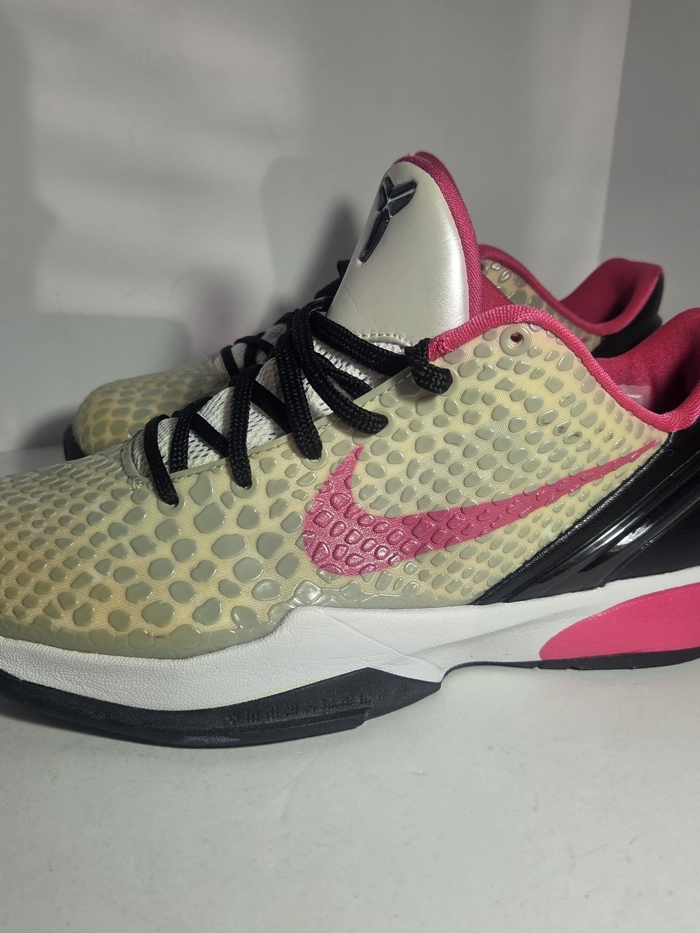 Nike Zoom Kobe 6 Think Pink Kay Yow 429913-101 Youth Size 5Y GS Pink White 2010